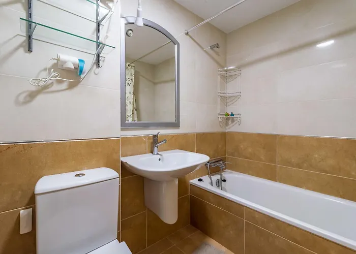 Con Amplia Terraza En フエンヒロラ