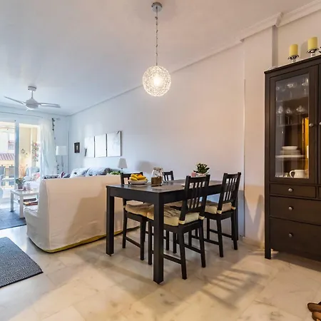 Con Amplia Terraza En * Fuengirola