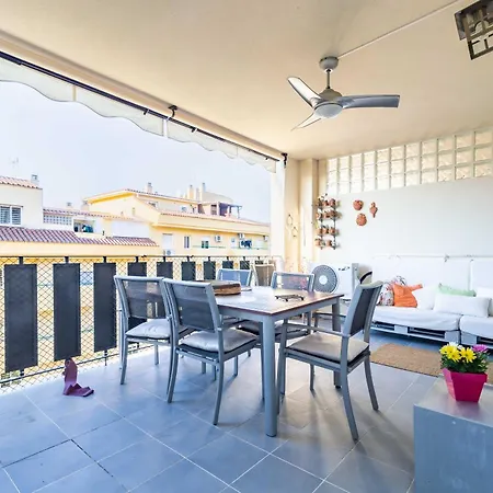 Con Amplia Terraza En * Fuengirola