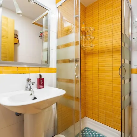 Con Amplia Terraza En * Fuengirola