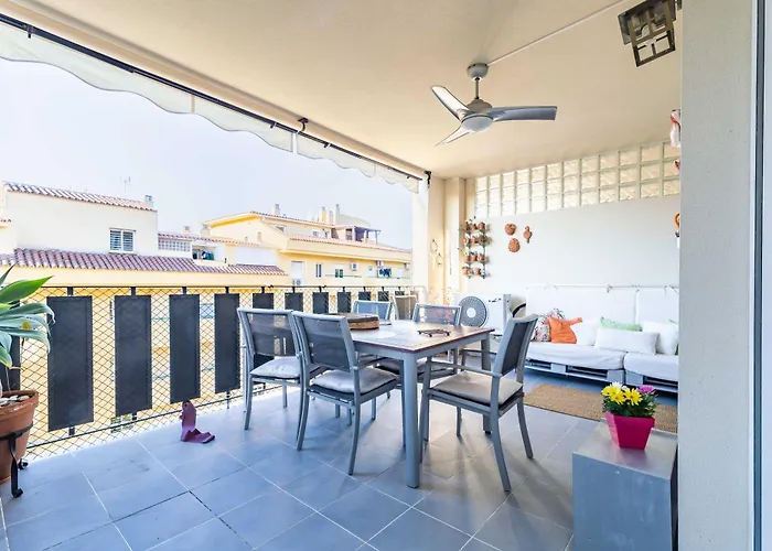Con Amplia Terraza En * Fuengirola